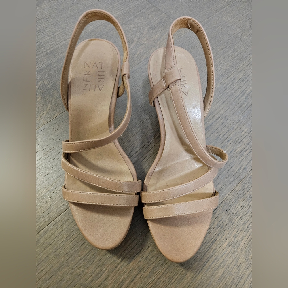 Naturalizer Women's Tan Strappy Sandals